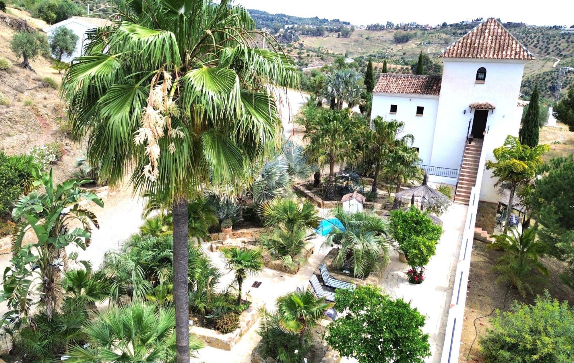 Castle Tower Ground Floor Apartment In Rural Holiday Park 'Cezanne' Tolox Eksteriør billede