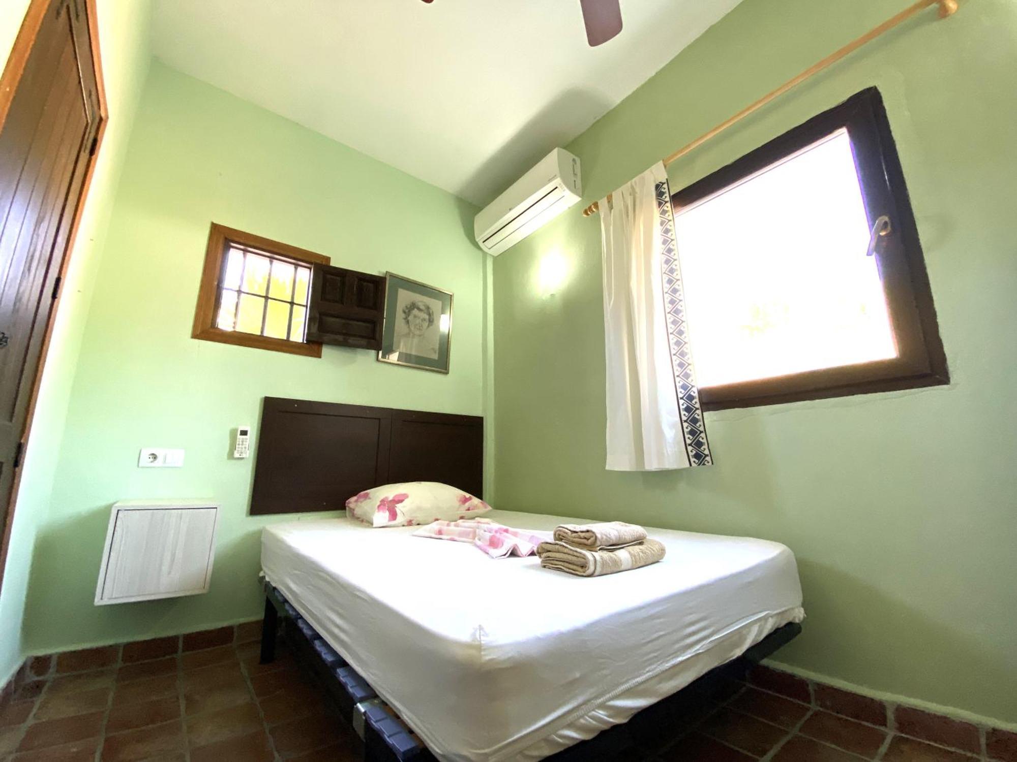 Castle Tower Ground Floor Apartment In Rural Holiday Park 'Cezanne' Tolox Eksteriør billede