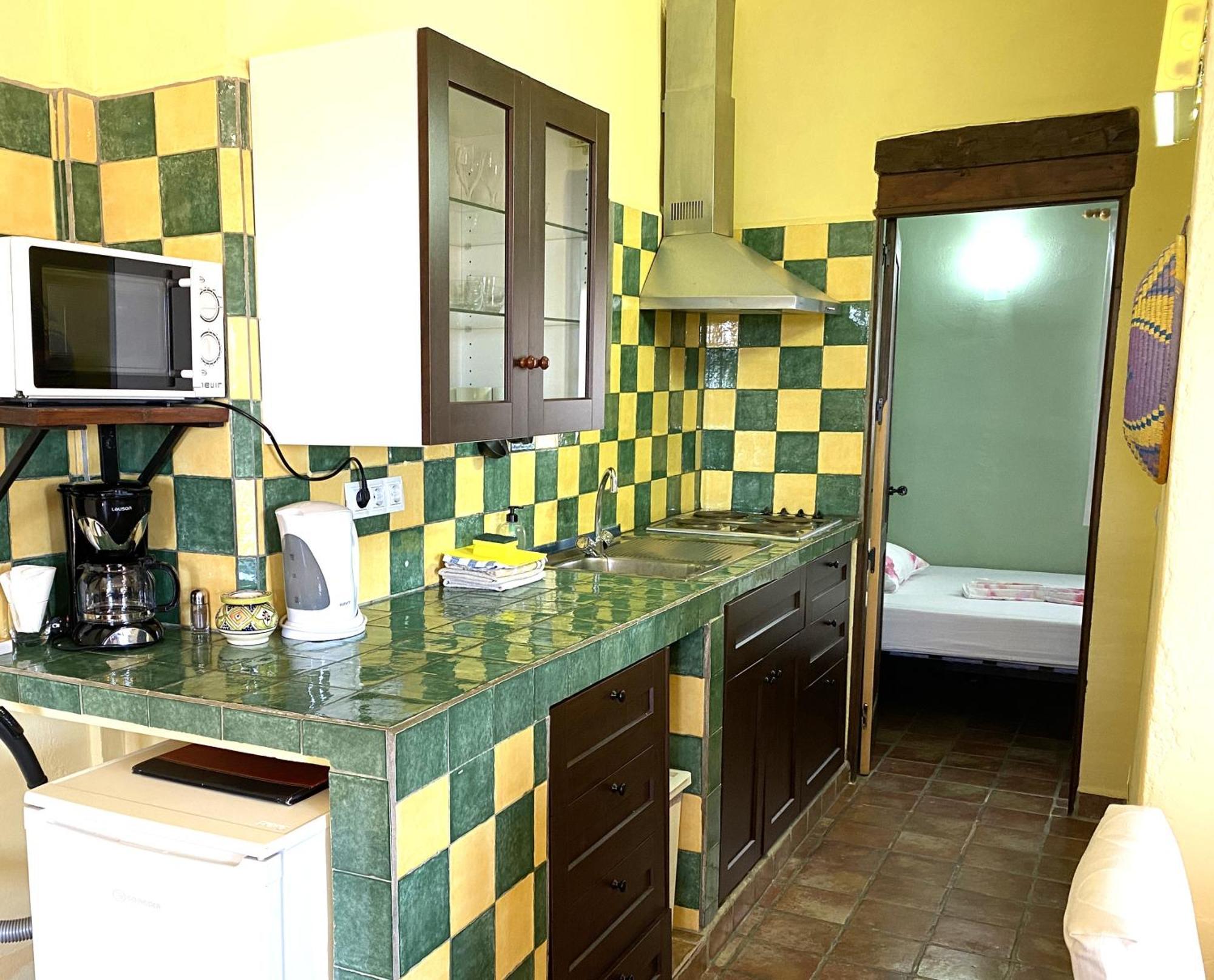 Castle Tower Ground Floor Apartment In Rural Holiday Park 'Cezanne' Tolox Eksteriør billede
