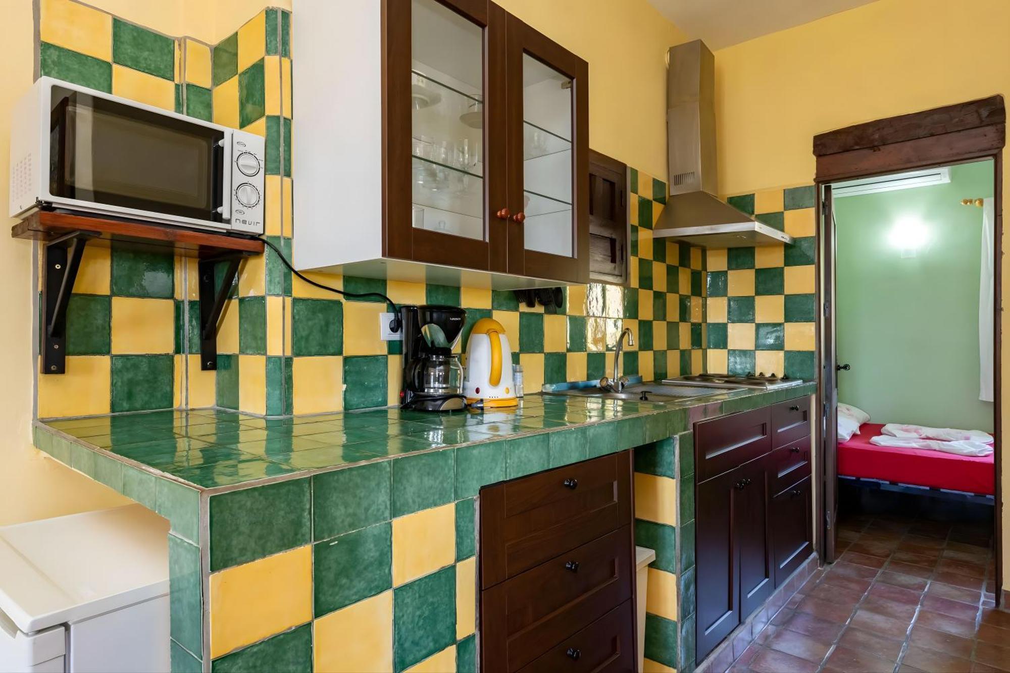 Castle Tower Ground Floor Apartment In Rural Holiday Park 'Cezanne' Tolox Eksteriør billede