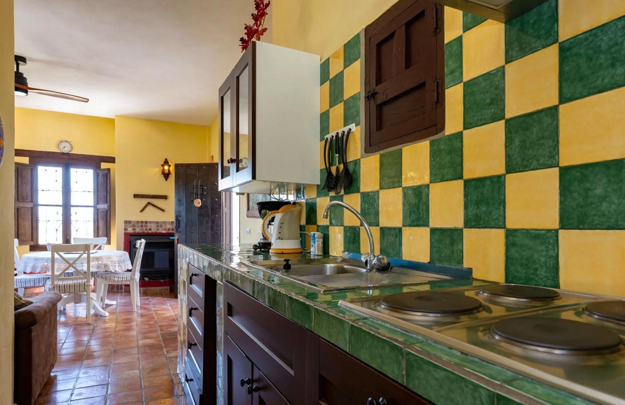 Castle Tower Ground Floor Apartment In Rural Holiday Park 'Cezanne' Tolox Eksteriør billede
