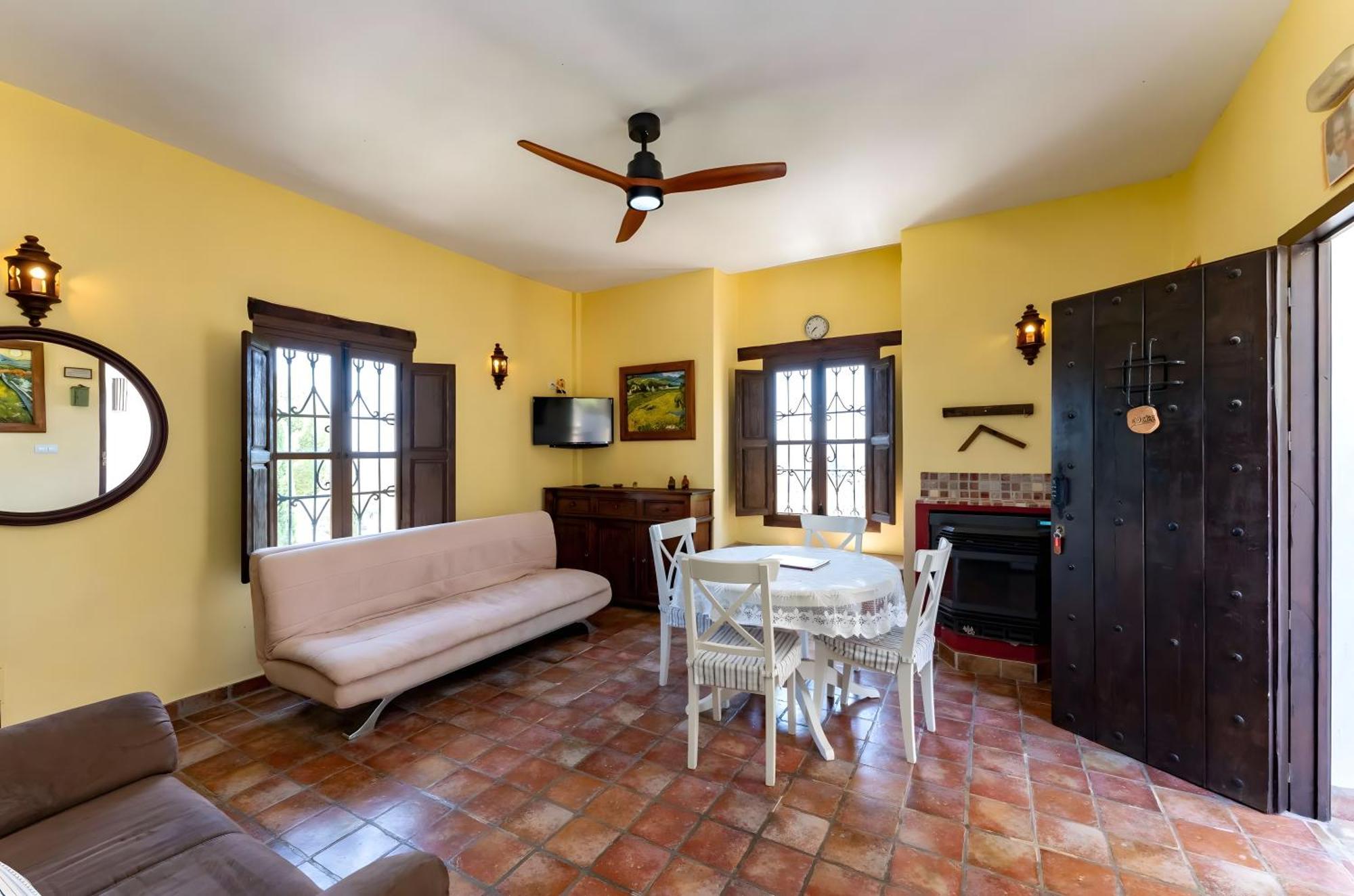 Castle Tower Ground Floor Apartment In Rural Holiday Park 'Cezanne' Tolox Eksteriør billede