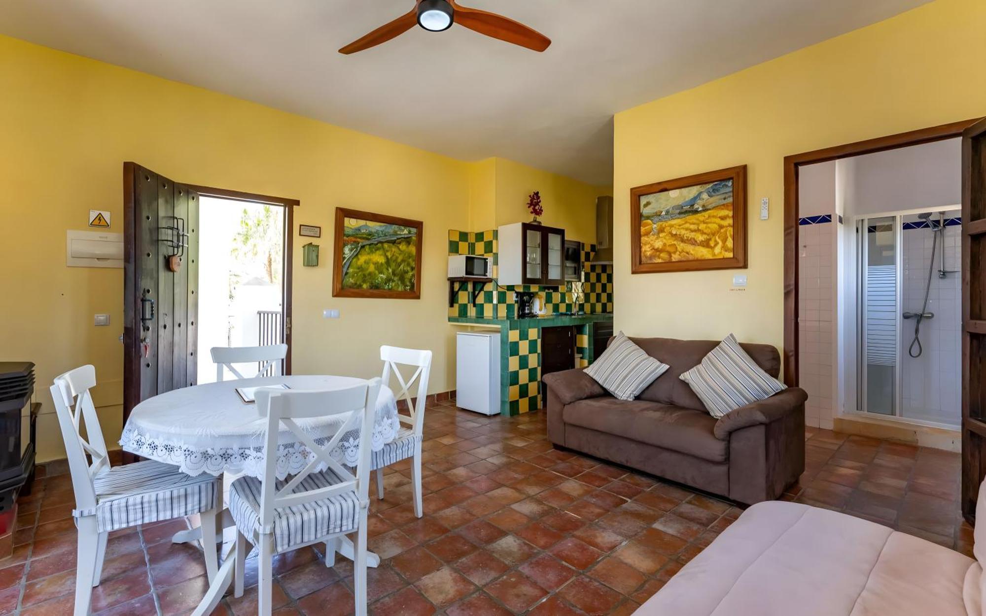 Castle Tower Ground Floor Apartment In Rural Holiday Park 'Cezanne' Tolox Eksteriør billede